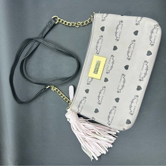 Betsey Johnson Heart Shoulder Chain Crossbody Bag Grey Light Pink Chain Strap - Picture 1 of 11
